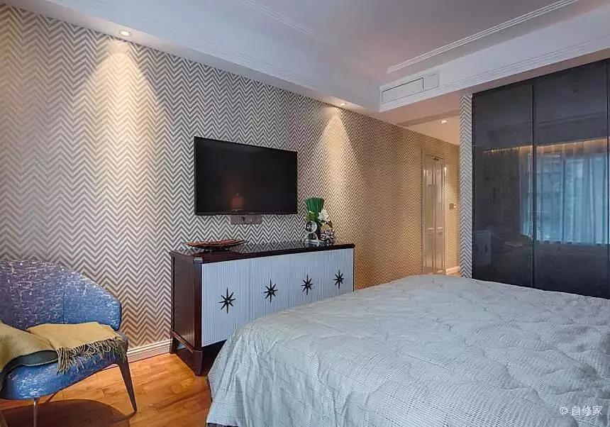 他家像宫殿!巨型水晶灯,黄金瓷砖,金碧辉煌,住上一晚值了