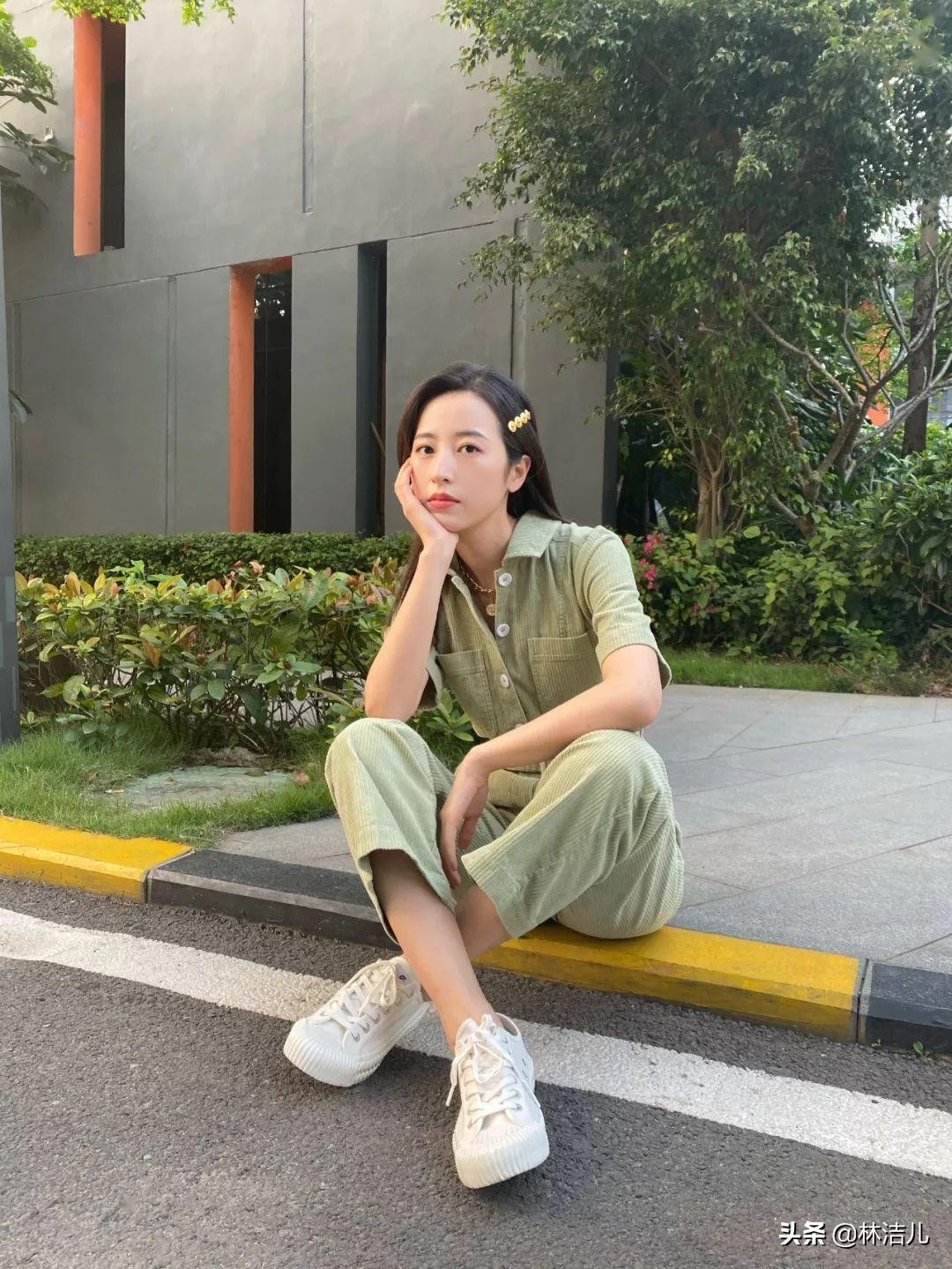 白T恤地位岌岌可危，杨幂林允爱上的马卡龙色T恤，比它更时髦百搭