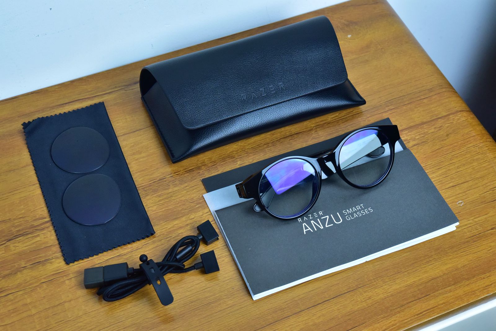 戴着眼镜就能听歌、接电话,你无法想象这是外设大厂雷蛇的操作