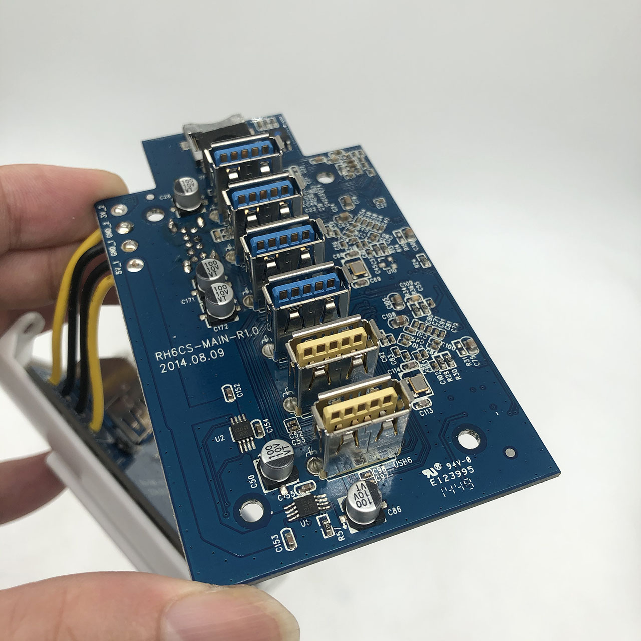 拆解iHarbort6端口USB3.0集线器多功能充电器站