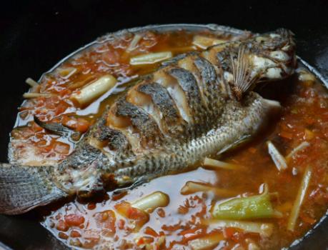 炖鱼之前怎么腌鱼去腥,炖鱼加醋好还是加酱油好