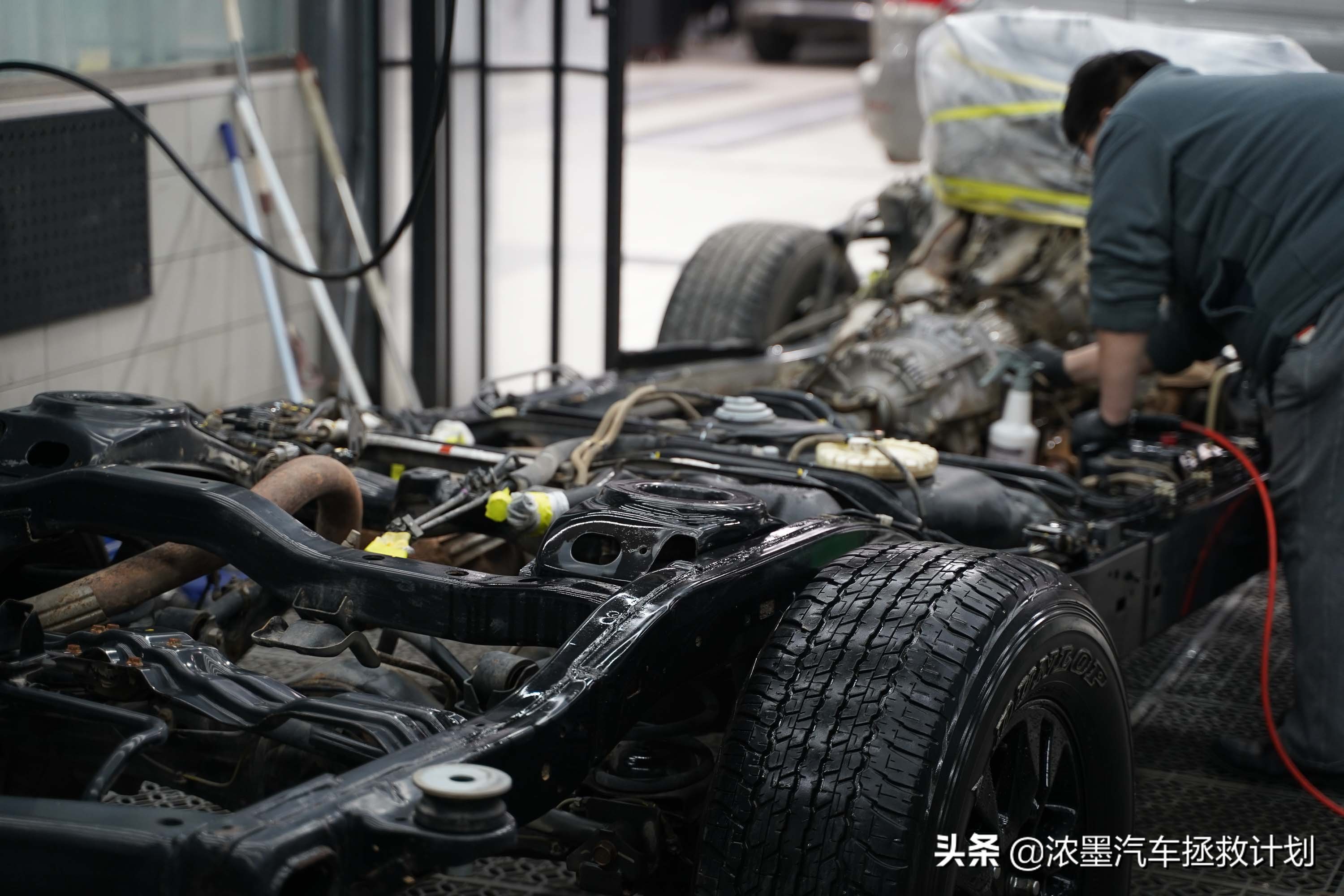 丰田霸道酷路泽带你翻山越岭,丰田兰德酷路泽低速4驱越野模式