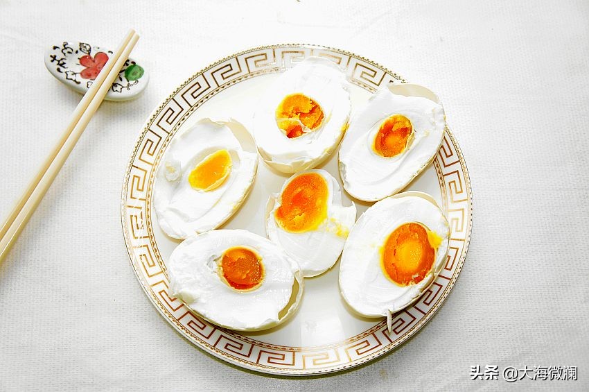 咸鹅蛋是煮还是蒸,咸鹅蛋怎么腌能出油
