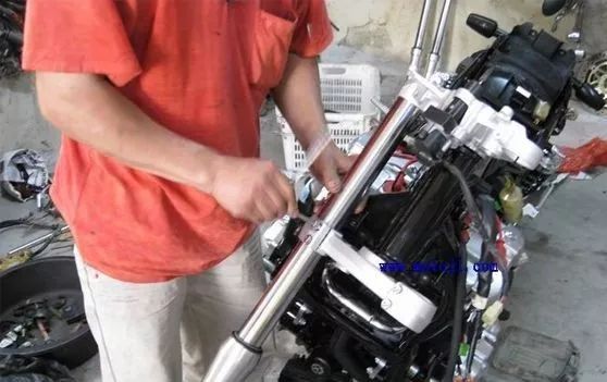 碣石ax100摩托车翻新过程,碣石越野摩托车crf450r翻新过程