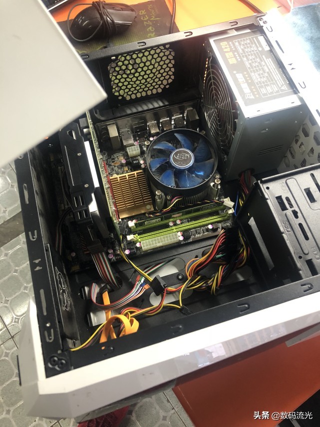 电脑玩一下突然蓝屏是怎么回事,电脑在玩的时候突然蓝屏怎么办