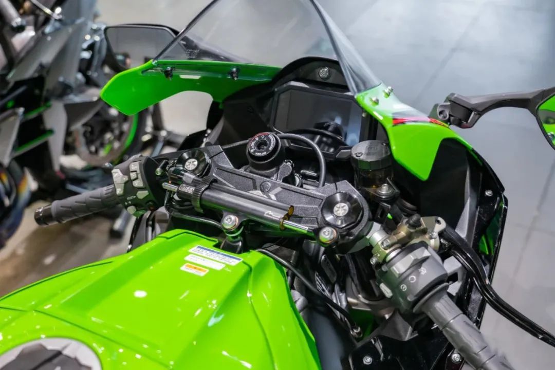 h2r鐩村垪鍥涚几,h2r-10