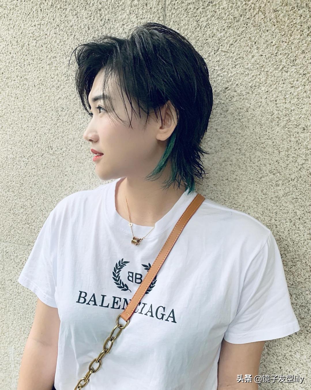 可爱的发型显脸小长发,小脸型短发发型设计