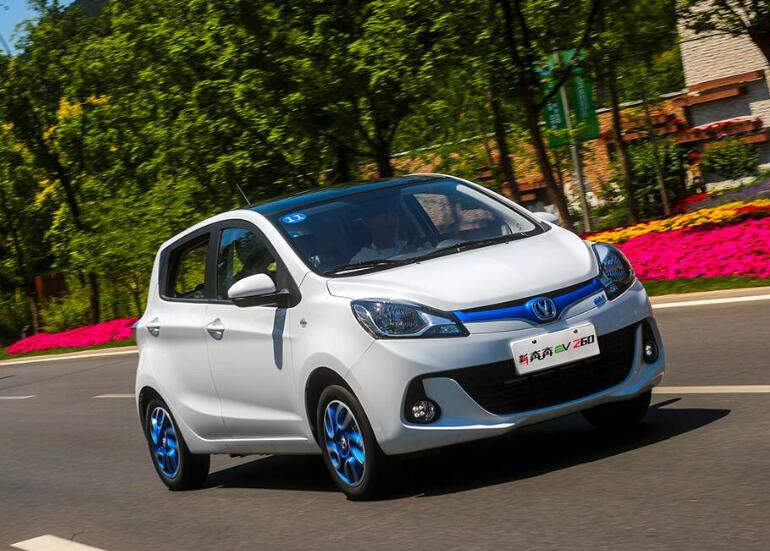 长安奔奔miniev国民版,长安奔奔ev400公里