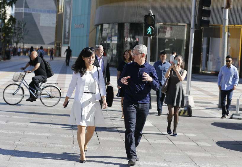 库克称苹果或将继续上调iphone售价,库克回应中国区iphone降价