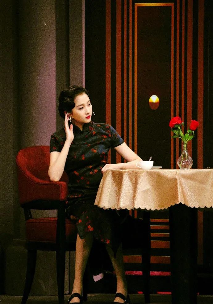 关于什么样的身材适合穿旗袍,穿旗袍穿的不是身材而是风韵