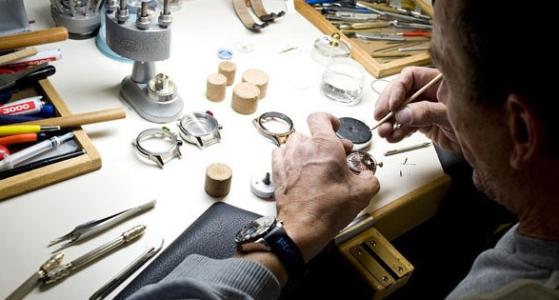 机械表既贵又不准，石英表却干不过它：如何正确面对时代淘汰