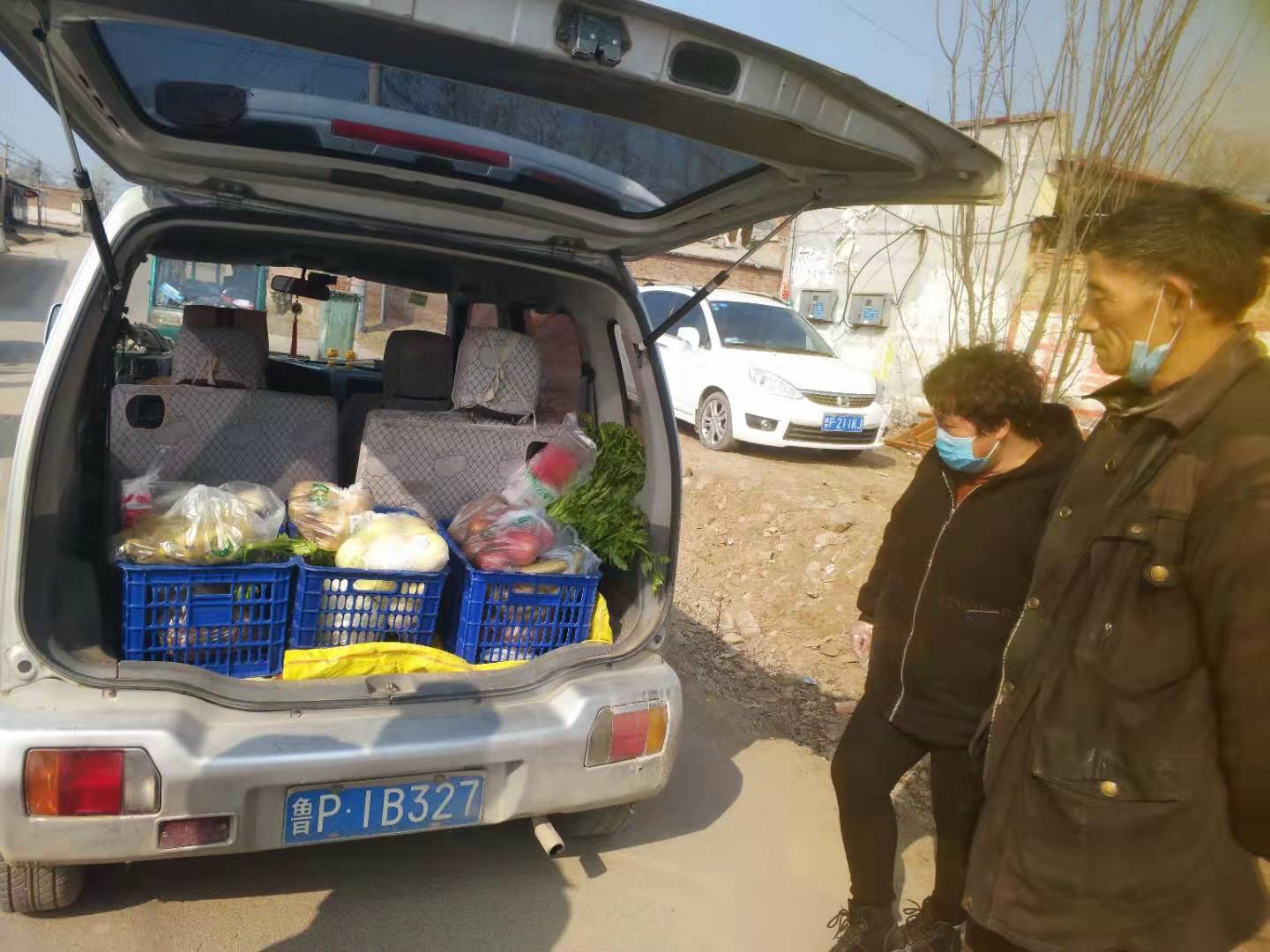 疫情下的代购,疫情下的农村工作人员