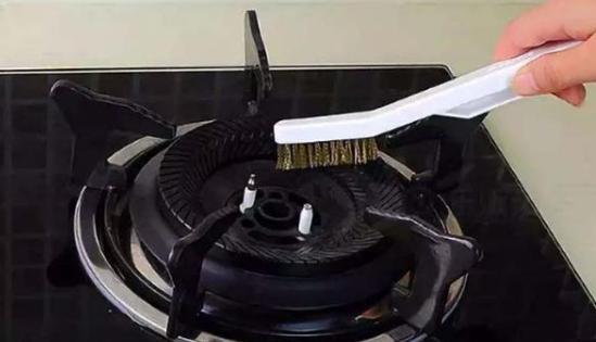 燃气灶不小心弄上水了,燃气灶不常有的维修问题