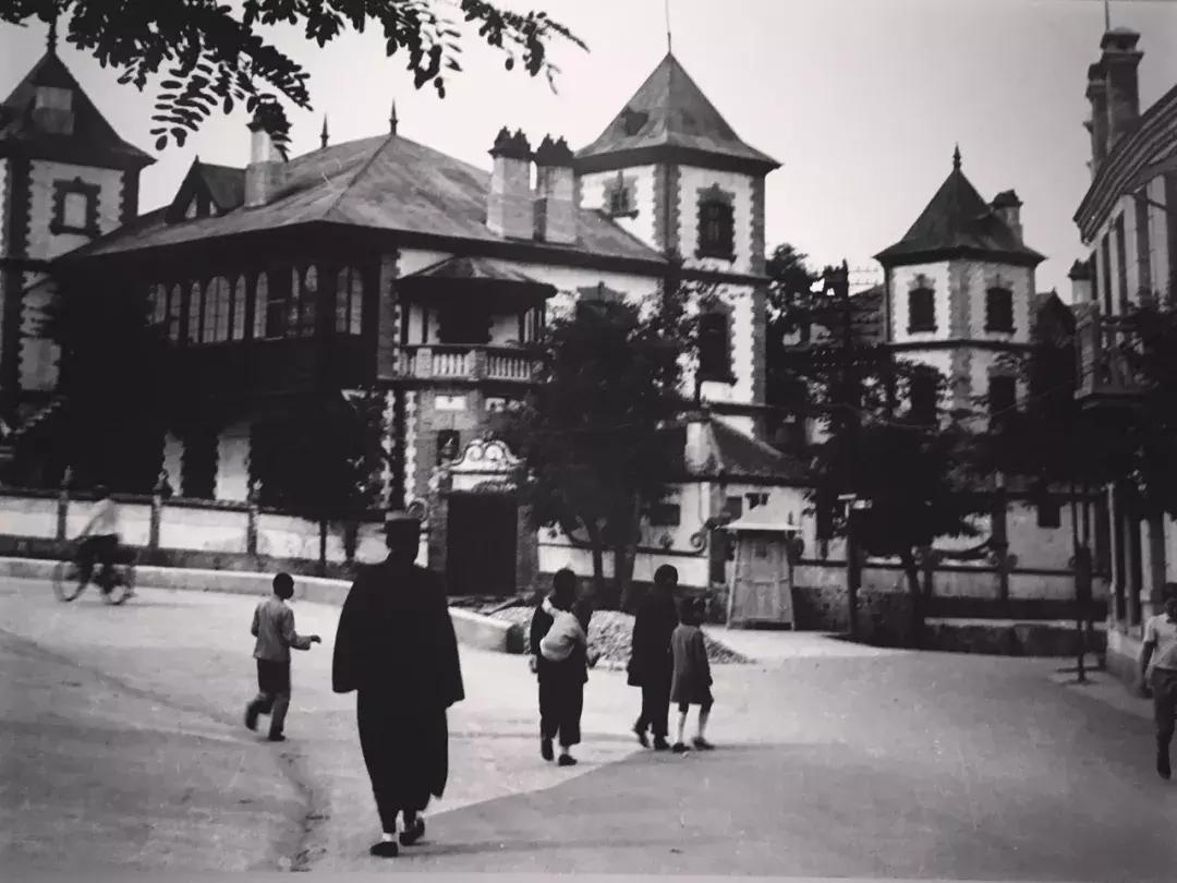 为什么烟台的海边不潮呢,烟台海边怎么样