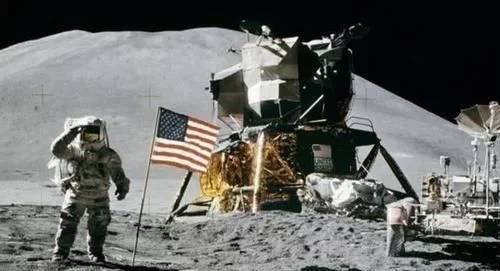 霍金揭秘月球背面,霍金什么时候警告人类不要去月球