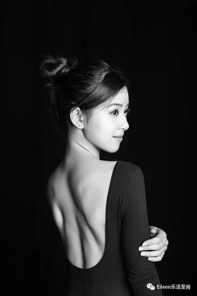 合影被裁？奶茶妹妹的千亿名媛晋级路还有多长？