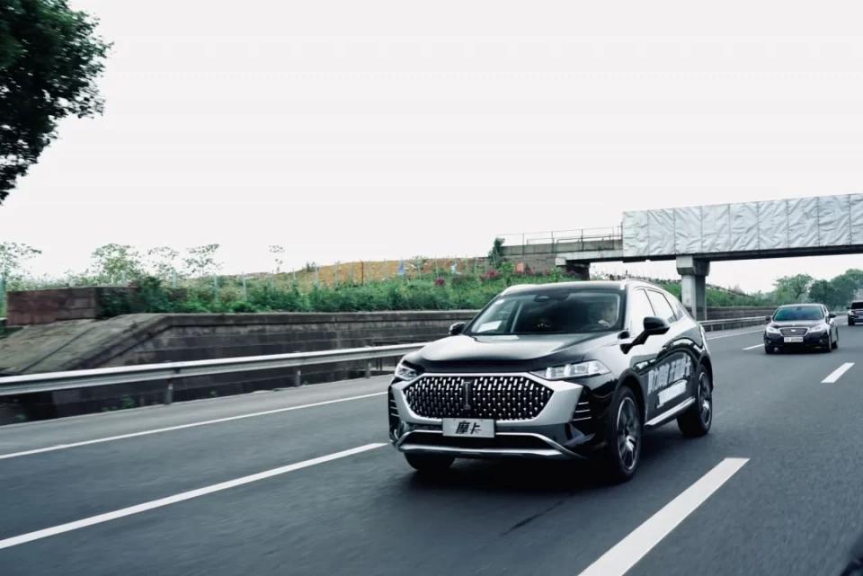 试驾摩卡视频,燃油版摩卡测评