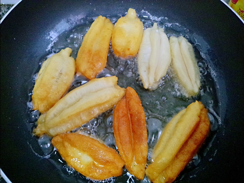 家庭版香酥小油条怎么做酥脆松软,香酥大油条家庭做法不用膨松剂