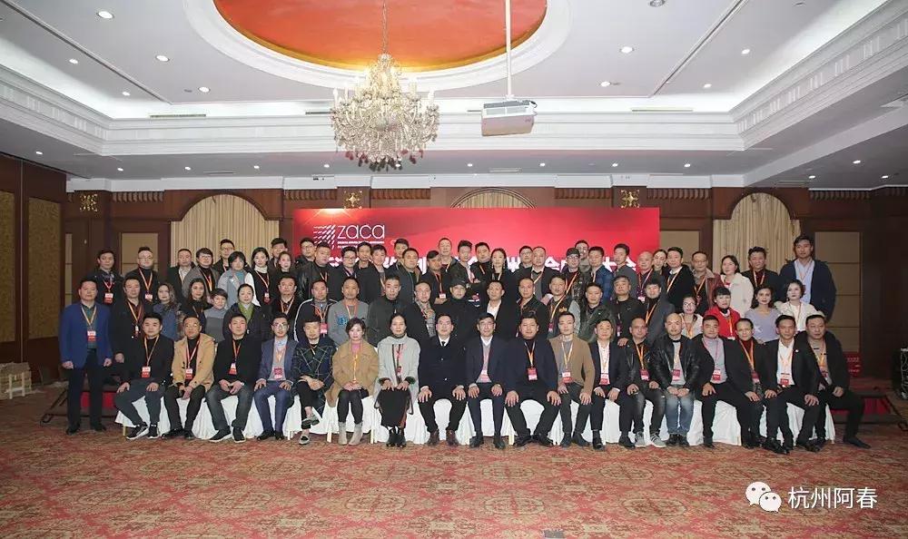 超百图再现2018年服装圈内那三十道靓丽风景……