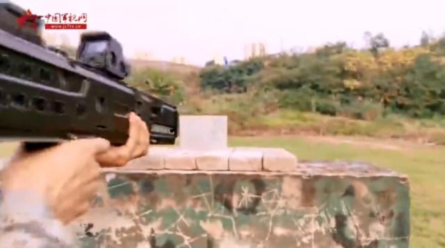 国产电磁枪突然曝光，轻松打穿9层木板，网友：军兔这是开挂了