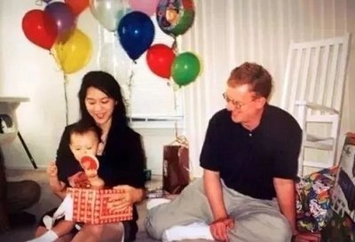 《*京大南***杀屠**》作者张纯如，不堪忍受骚扰，36岁开枪结束了生命