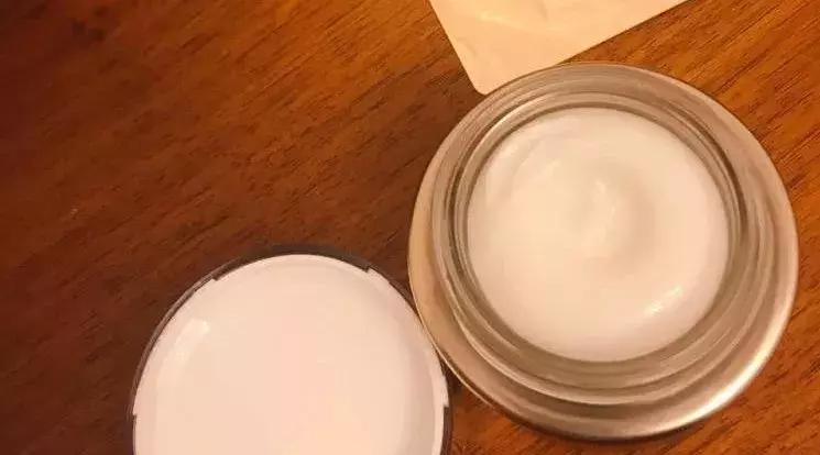 一年四季都可以用的面霜量大,适合25岁抗衰老晚上用的面霜