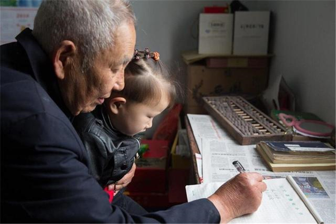 爷爷奶奶取名好还是爸爸妈妈取好,爷爷给孙子起名寓意最好的一个字