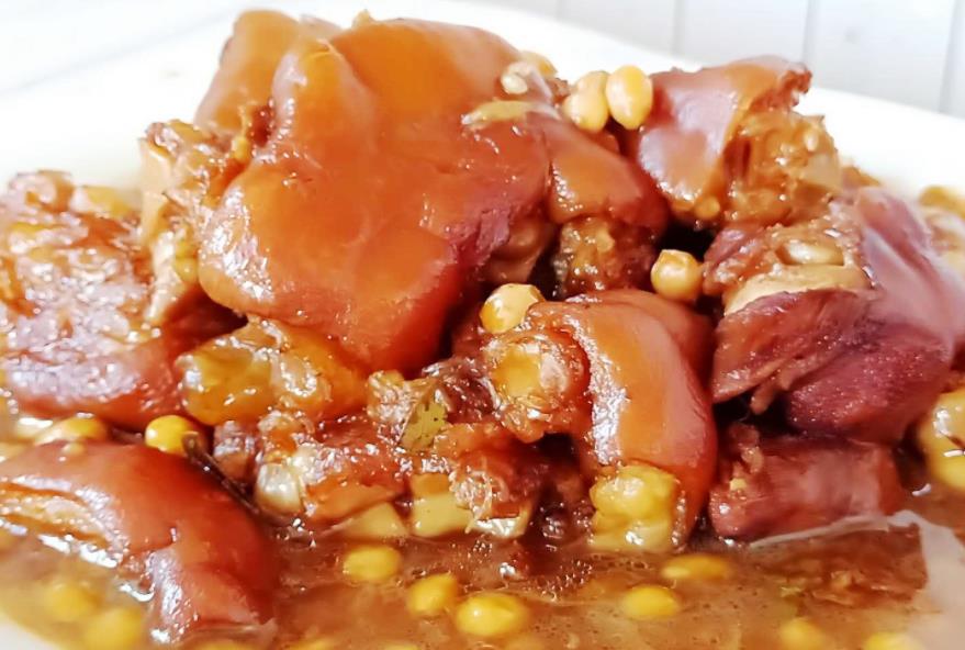 过年了黄豆炖猪蹄是一道好菜,软烂的黄豆炖猪蹄