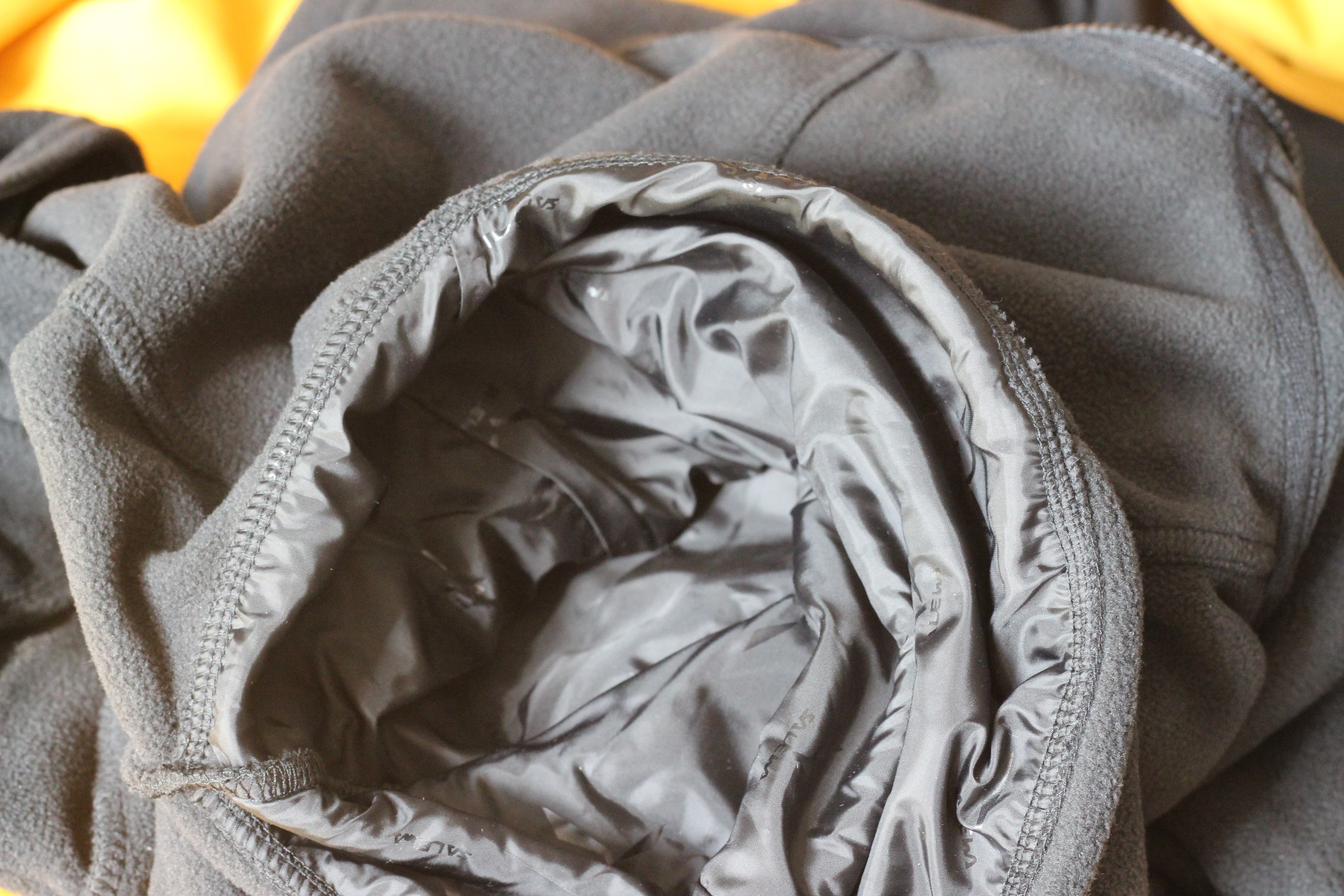 沙乐华明星同款冲锋衣,沙乐华和哥伦比亚冲锋衣哪个好