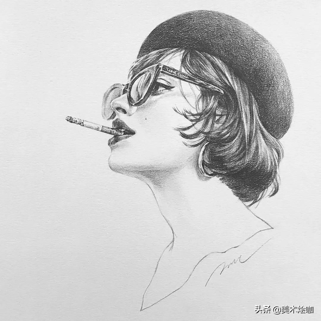 他笔下的极简山水禅意十足,他画的风景素描每笔都是细节