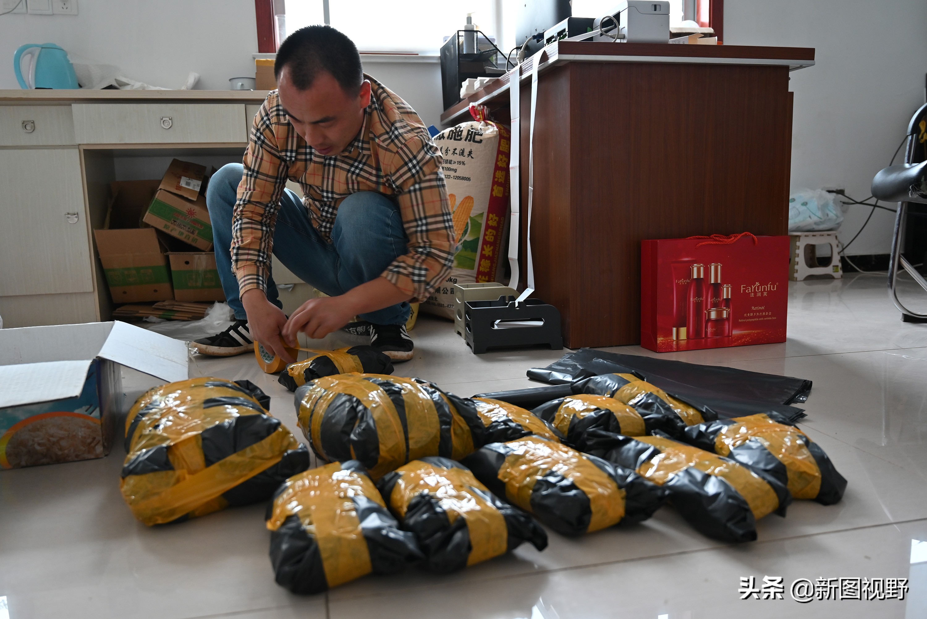 男子拍短视频赚70万,男子回乡创业视频