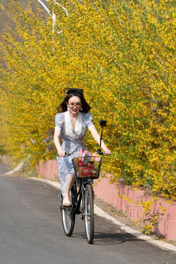 孟子义过失伤人,孟子义骑自行车掉沟