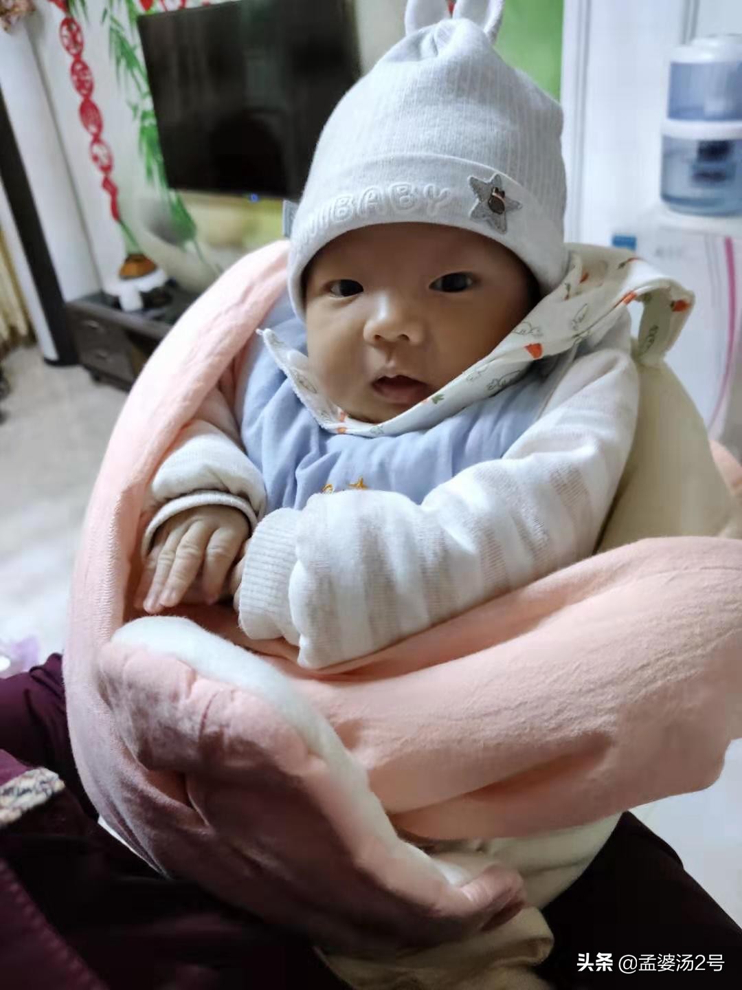 新生儿的各种怪异举动,新生儿在月子里