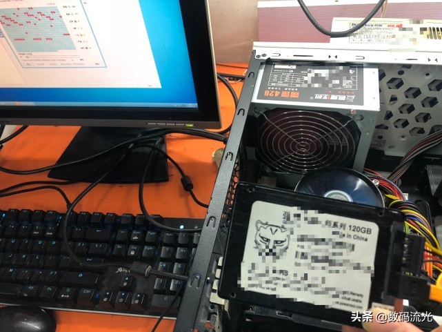 电脑玩一下突然蓝屏是怎么回事,电脑在玩的时候突然蓝屏怎么办