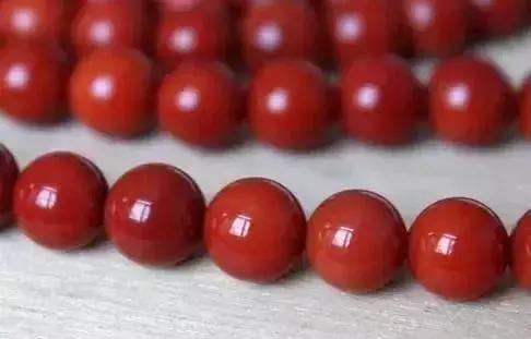 一块不起眼的石头竟然价值几个亿,一块不起眼石头拍出几个亿