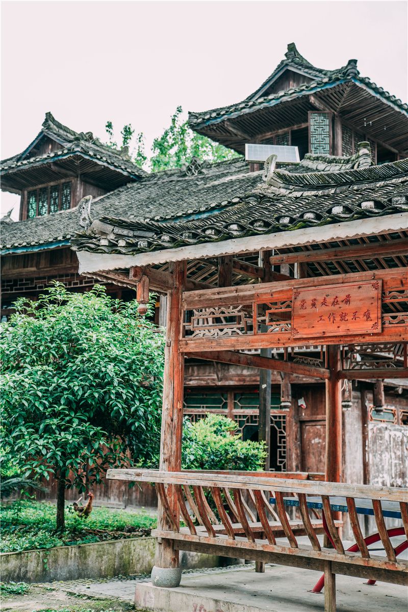 贵州除了千户苗寨还有其他玩的吗,贵州千户苗寨外的古镇