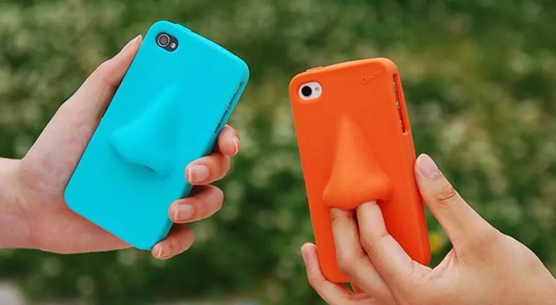 吐槽那些没用的沙雕手机壳 (什么手机壳最沙雕)