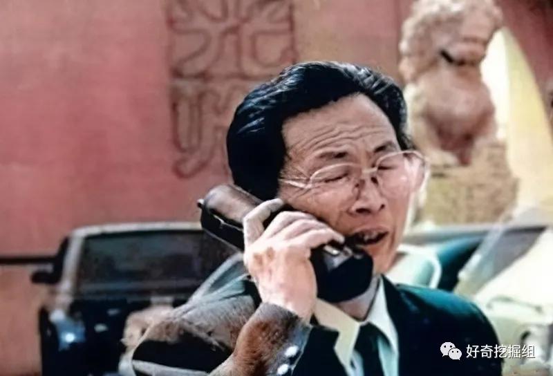 90年代的富豪打扮,90年代大款形象