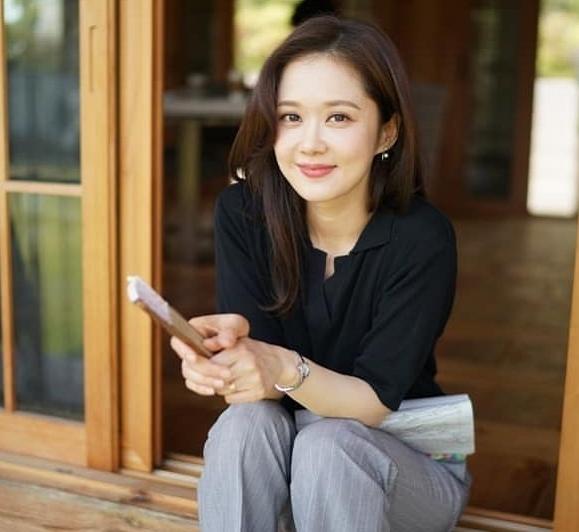 张娜拉时隔四年出演爱情剧,41岁的张娜拉晒出新剧的剧照