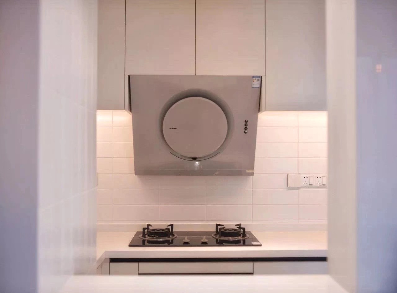 刚装修的学区房在同学群传遍了！3m²厨房被改造得“面目全非”