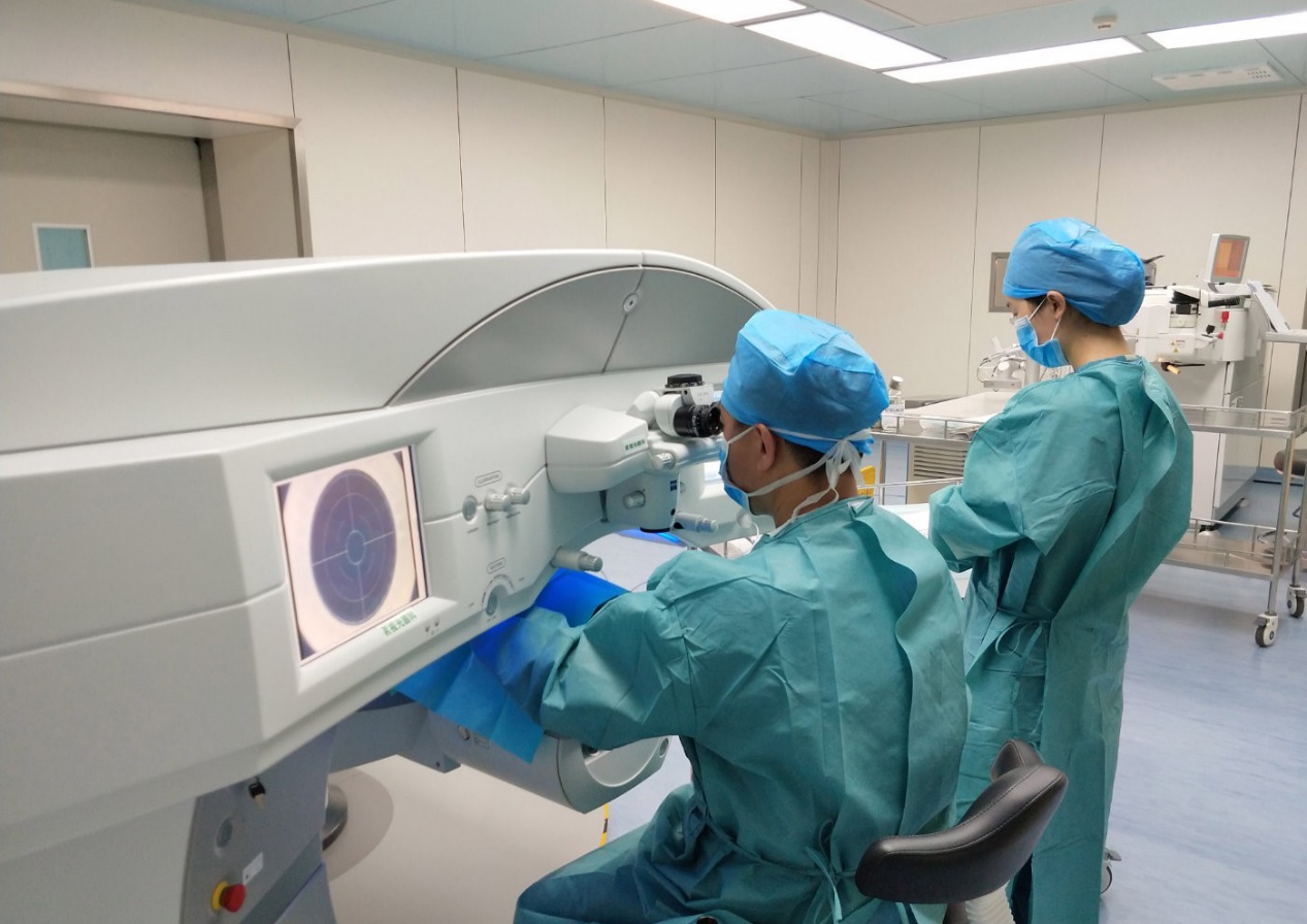 做近视手术是什么体验,近视手术半价体验