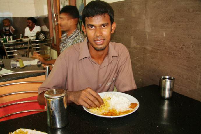 在国外如何避免血光之灾？get这十八种手势即可安全归来