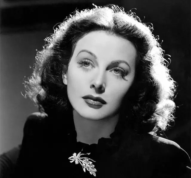 世界第一位全裸女星：嫁*火军**商，发明专利，艳极一时为何晚年凄惨