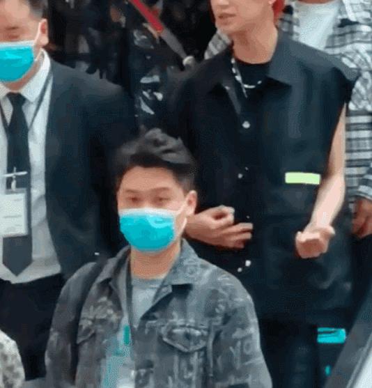 演戏全脸抽搐的男明星,男星晕倒翻白眼