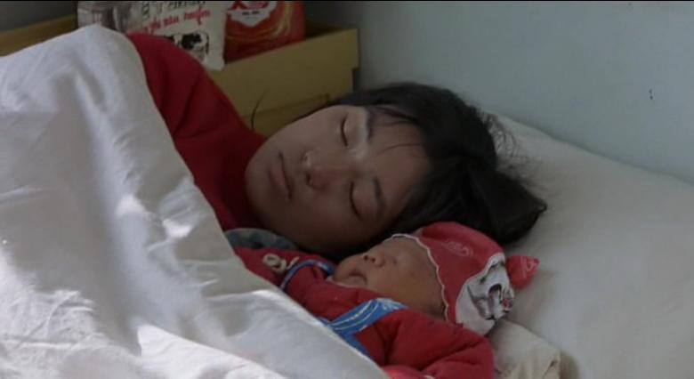 自毁形象,拿洗衣粉洗头,这样的巩俐,才能将村姑演的土得掉渣