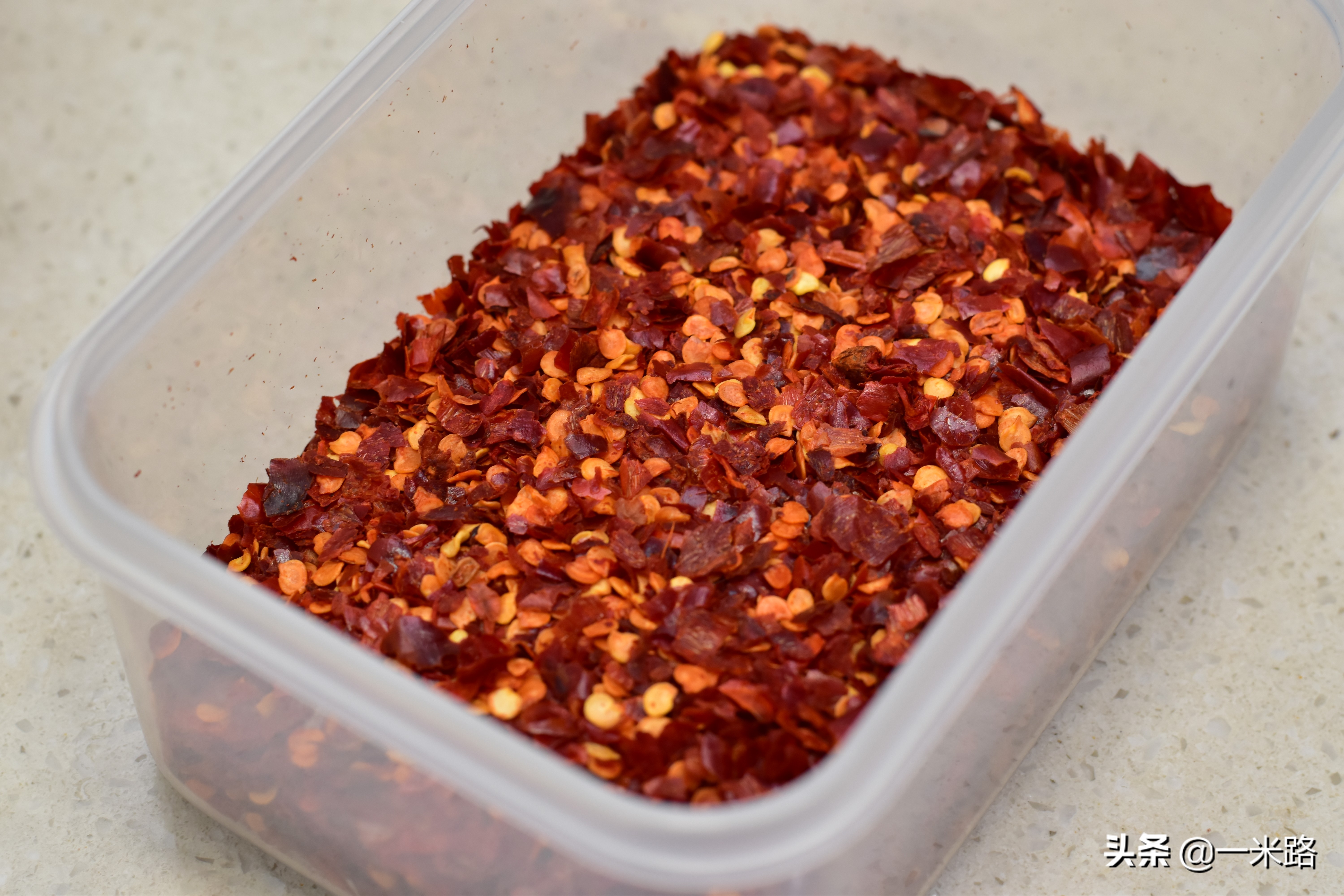 麻辣小龙虾的绝配是魔芋豆腐,又麻又辣多汁,吃起来真带劲