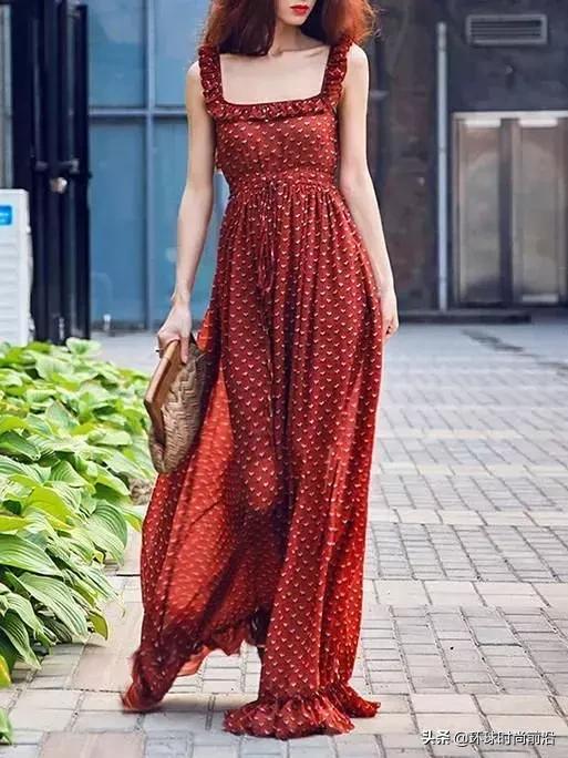 美炸了的吊带裙也挑人，会露才是王者