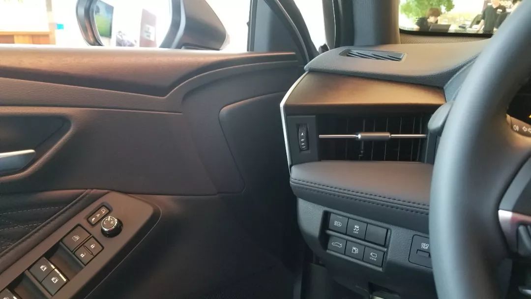 丰田亚洲龙4s店现车,丰田亚洲龙第一视角4s店