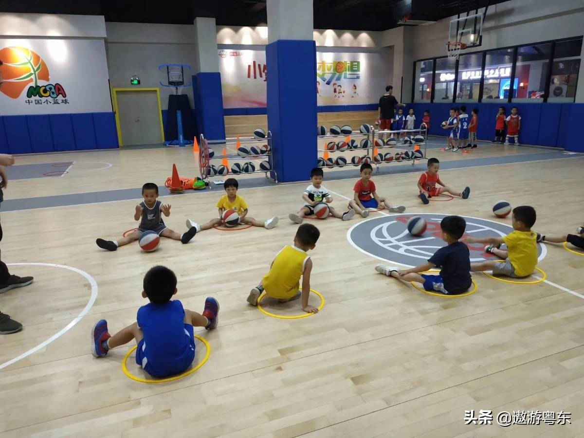 顶尖少儿篮球训练营,暑假少儿篮球训练营封闭式30天