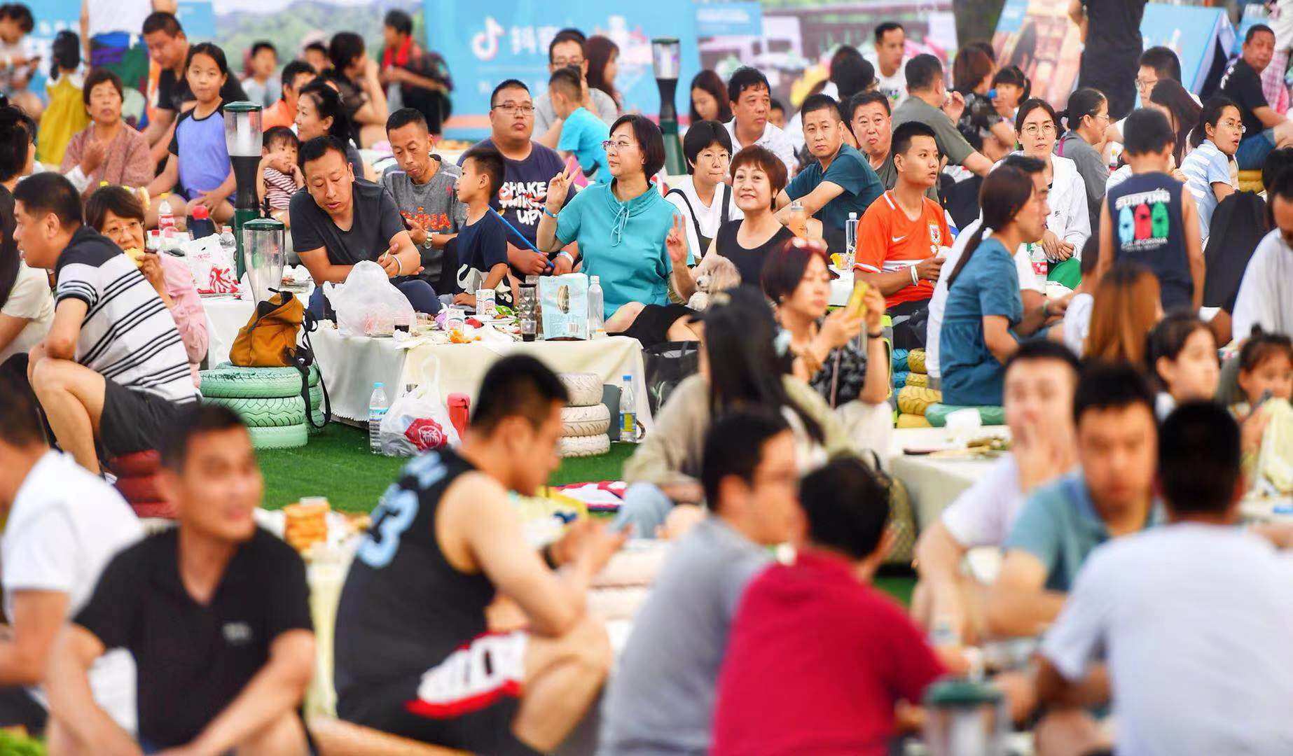 狂热九如山!“DOU为球狂”足球嘉年华九如山专场举办成功